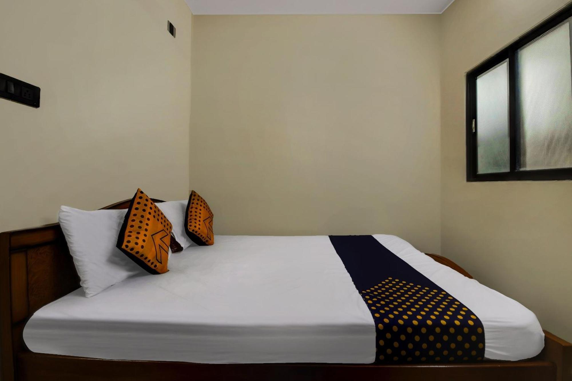Spot On 73621 Srinivasa Boarding And Lodging Jalahalli Exterior photo