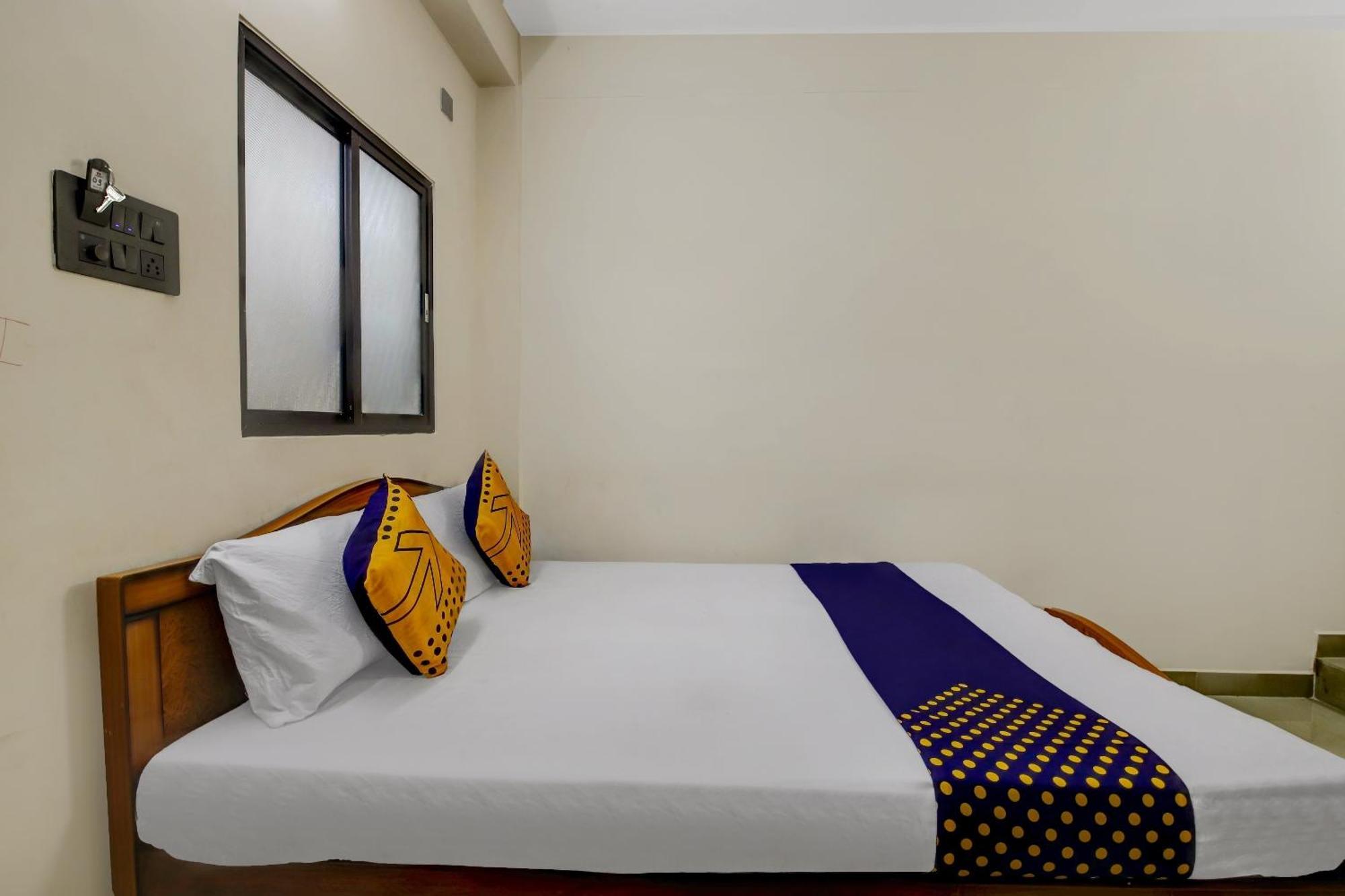Spot On 73621 Srinivasa Boarding And Lodging Jalahalli Exterior photo