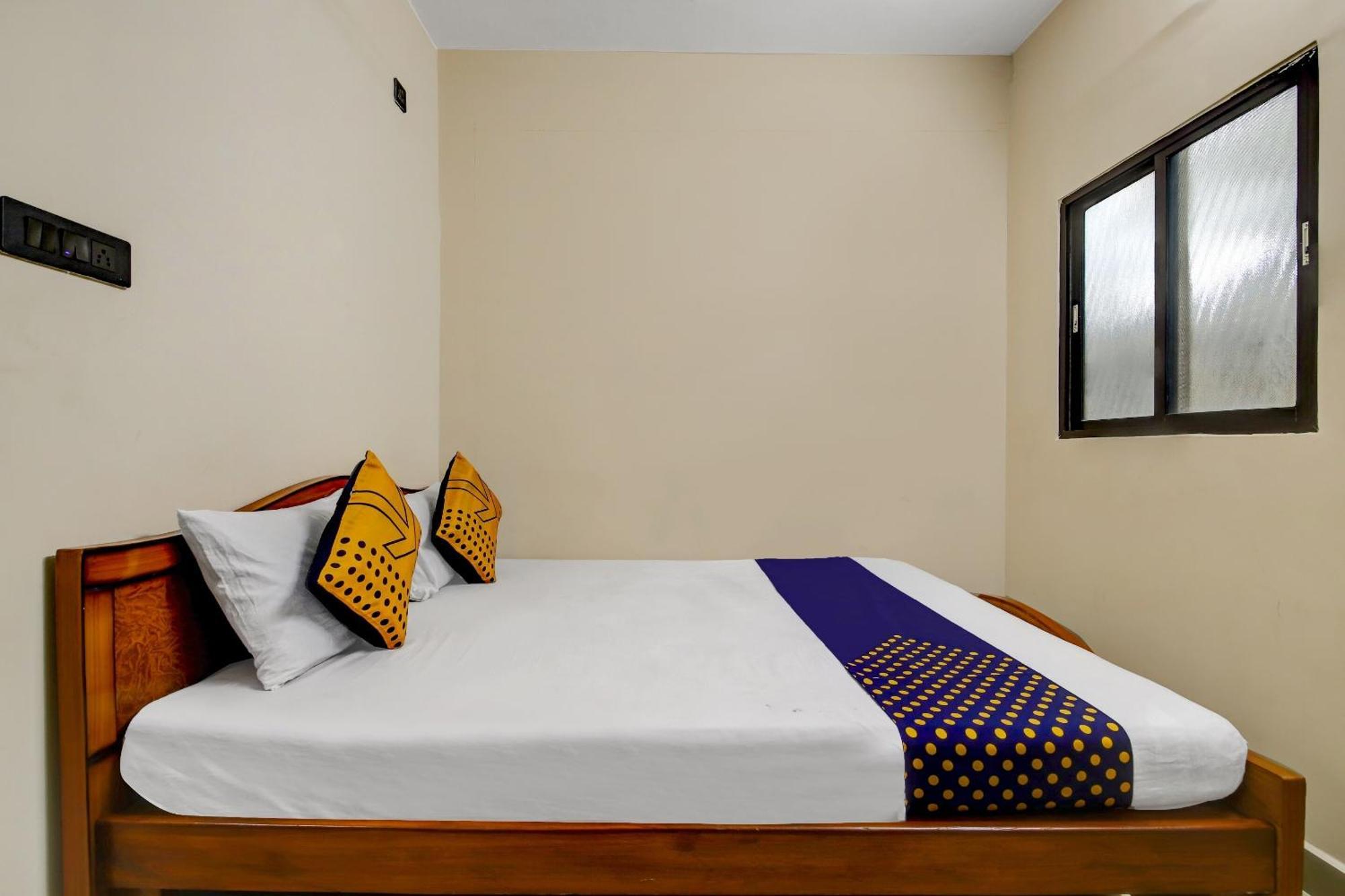 Spot On 73621 Srinivasa Boarding And Lodging Jalahalli Exterior photo