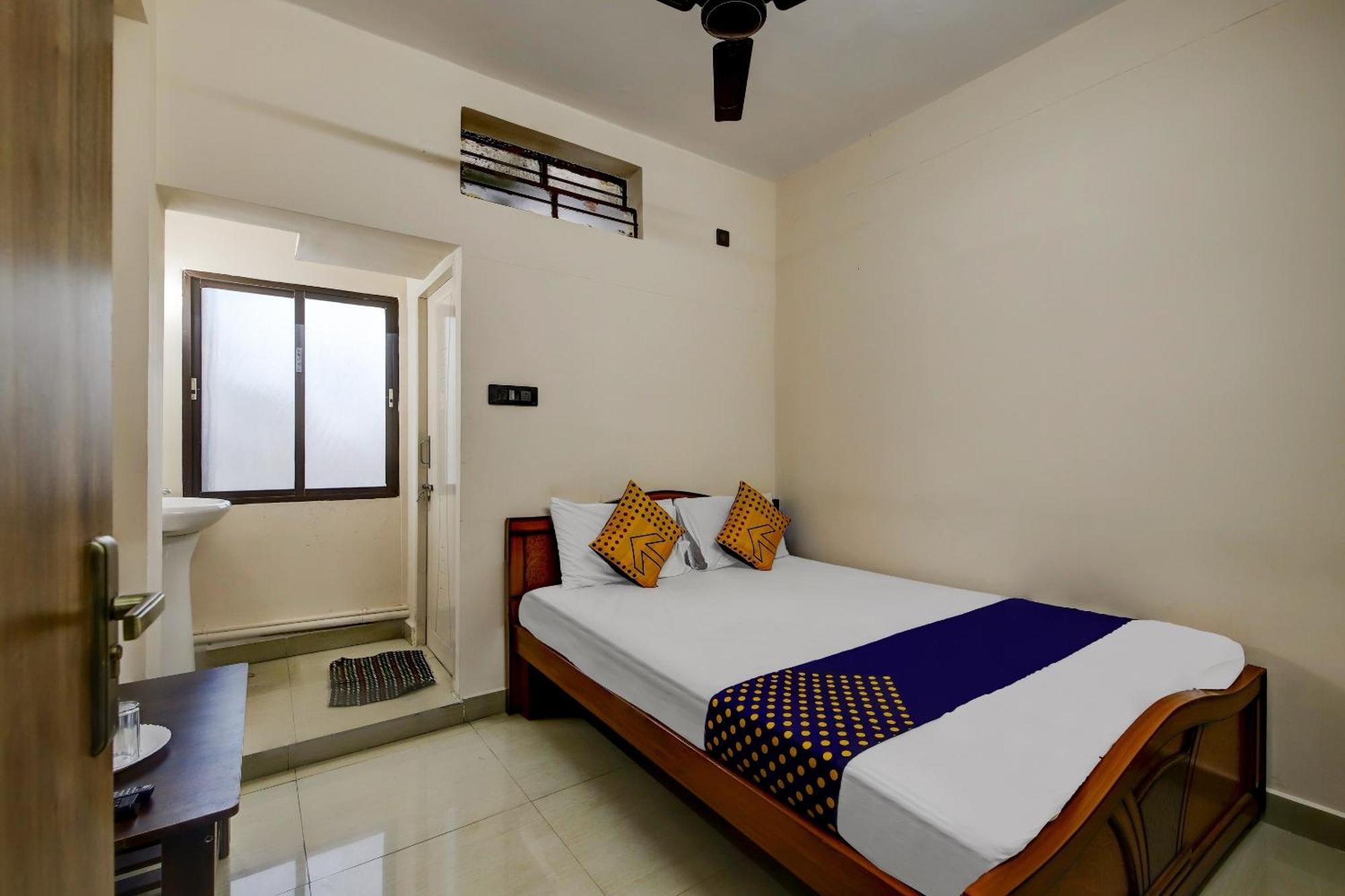 Spot On 73621 Srinivasa Boarding And Lodging Jalahalli Exterior photo