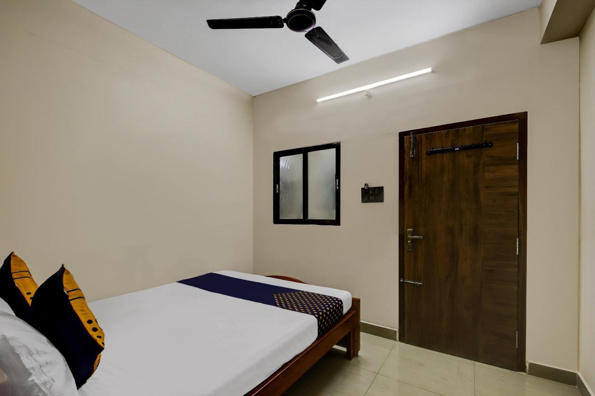 Spot On 73621 Srinivasa Boarding And Lodging Jalahalli Exterior photo