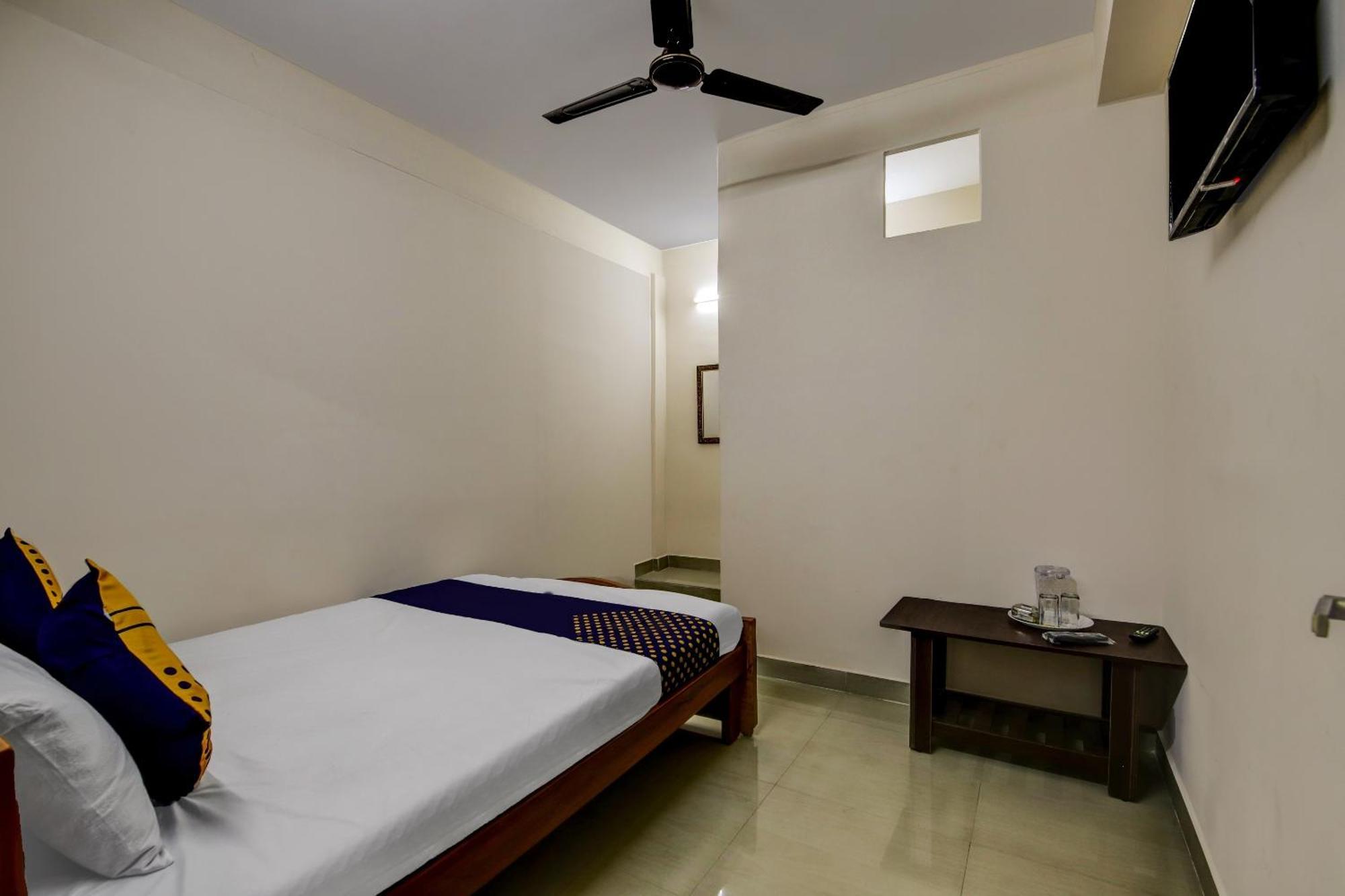 Spot On 73621 Srinivasa Boarding And Lodging Jalahalli Exterior photo