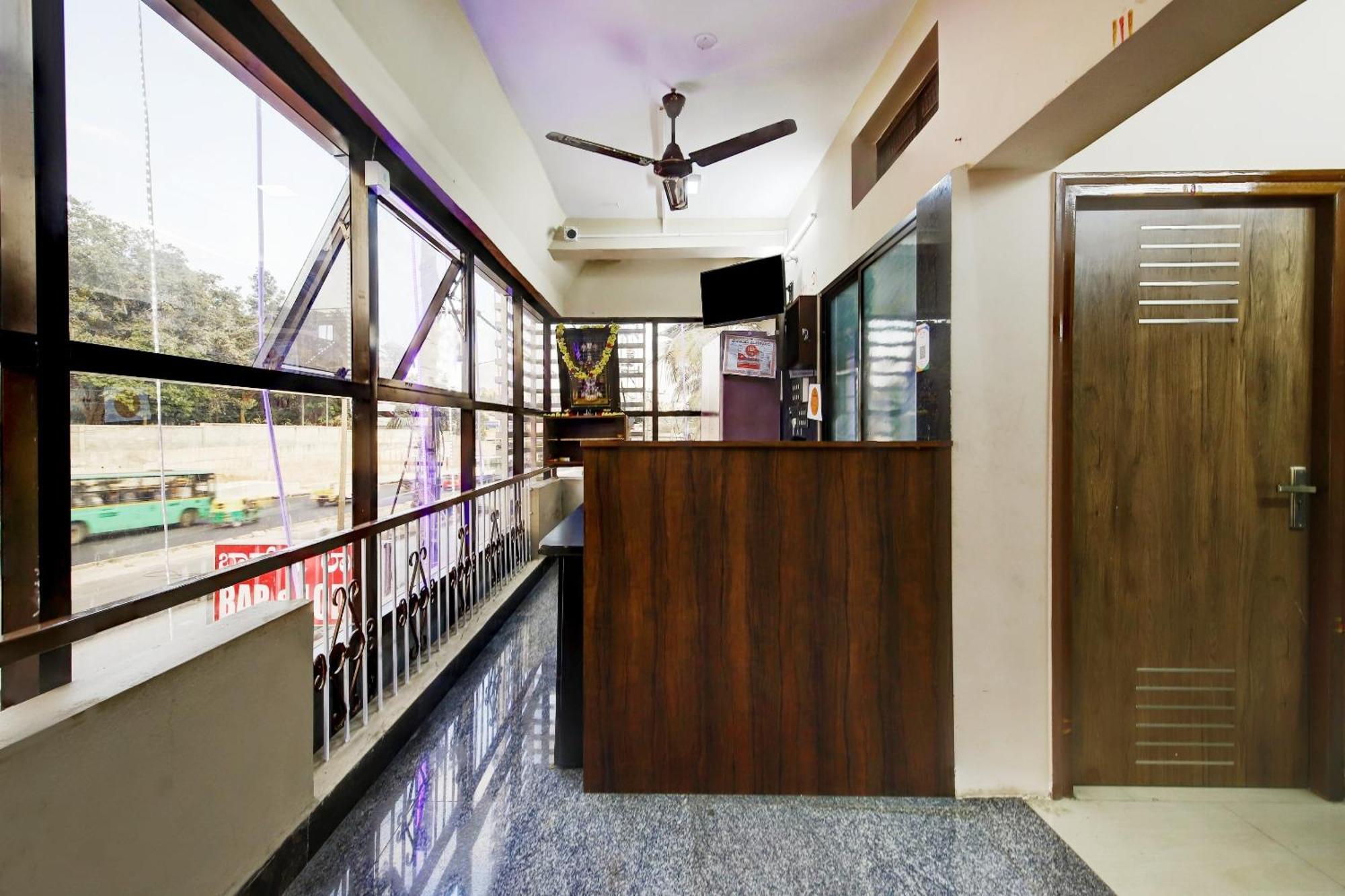 Spot On 73621 Srinivasa Boarding And Lodging Jalahalli Exterior photo